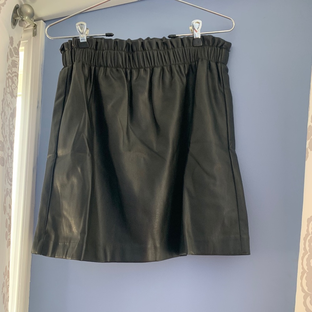 Ann Taylor LOFT Black Pull-on Faux Leather Shift Skirt, Medium, NWT